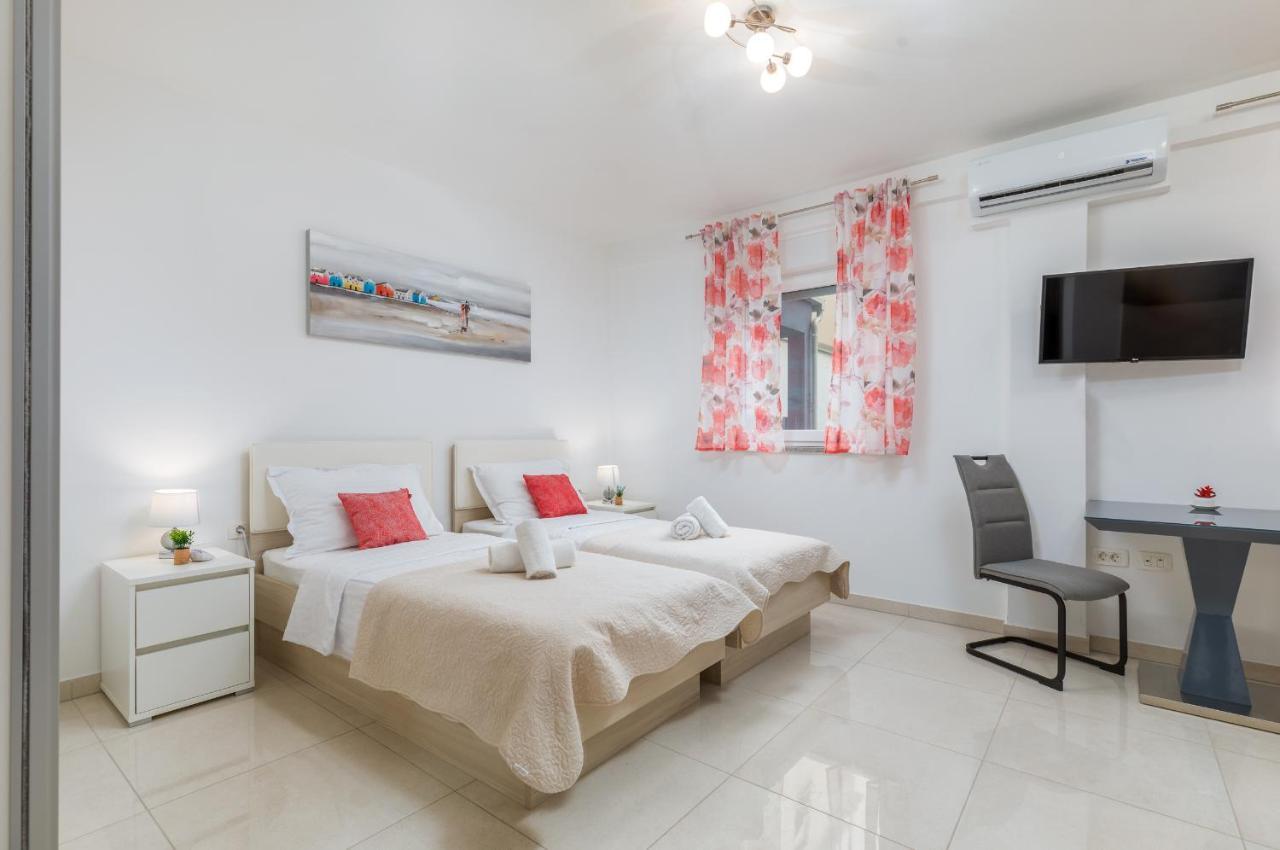 Marine Lux Apartments プーラ エクステリア 写真