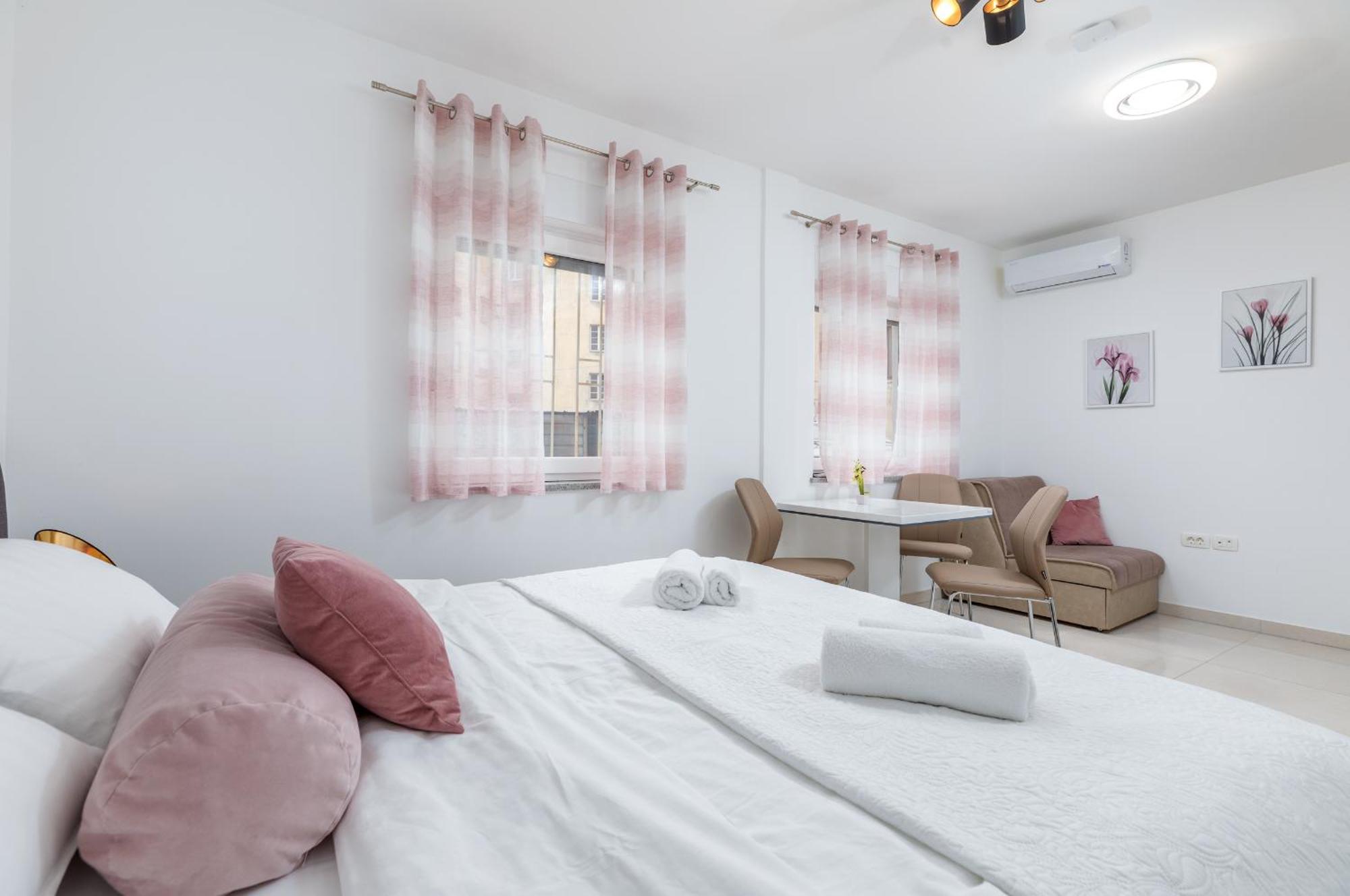 Marine Lux Apartments プーラ エクステリア 写真